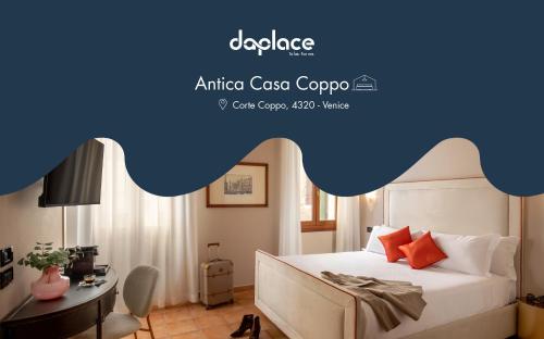 威尼斯Daplace - Antica Casa Coppo的一间卧室,床上方有蓝色云