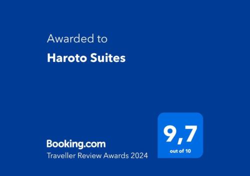 特里皮蒂Haroto Suites的蓝色背景的哈洛套房应用程序的屏幕照