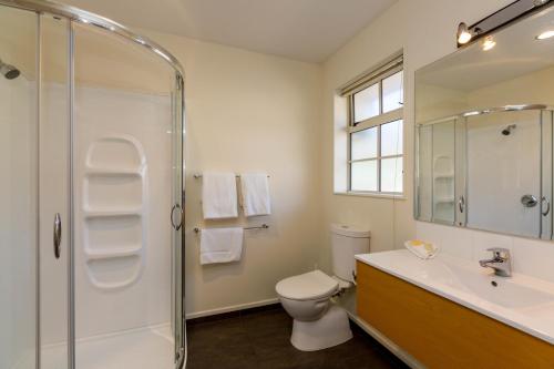 泰哈皮阿斯彭科特汽车旅馆的一间浴室