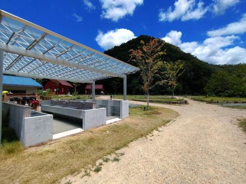 ShōbaraAyu no Sato Park Campsite - Vacation STAY 42240v的山地公园的凉亭