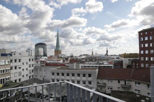 多特蒙德PM-AM Apartments GmbH的阳台享有城市美景。