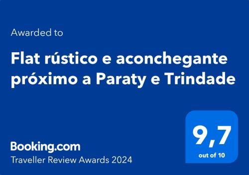 帕拉蒂Flat rústico e aconchegante próximo a Paraty e Trindade的蓝色的标志,带有纯朴和 ⁇ 的字样
