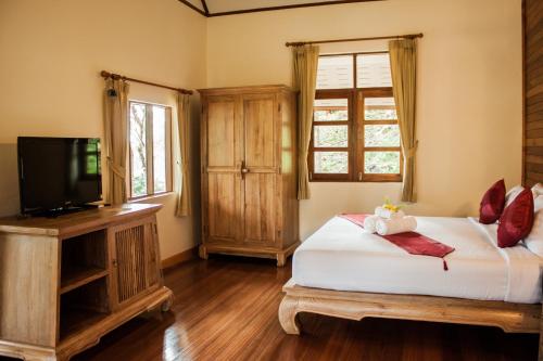Chaipura Resort客房内的一张或多张床位