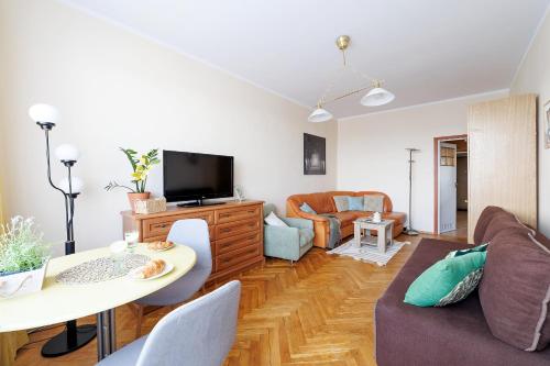 Apartament 2 pokoje w Gdańsku blisko morza 1000 m do plaży的休息区