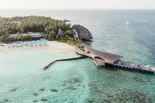 妮兰朵南环礁马尔代夫沃姆利瑞吉度假村的海洋度假胜地的空中景观