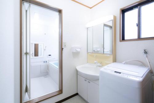 最大10人から25人まで宿泊可能三宮駅至近1フロア貸切コンドミニアム的一间浴室