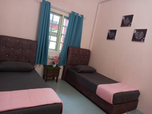 Bilik Bajet Haifaa Hostel客房内的一张或多张床位