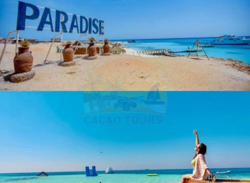 赫尔格达Paradise island的坐在海边的女人