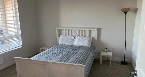 Glendale Charm: Stylish 1 Bedroom Retreat for Your Perfect Getaway!客房内的一张或多张床位