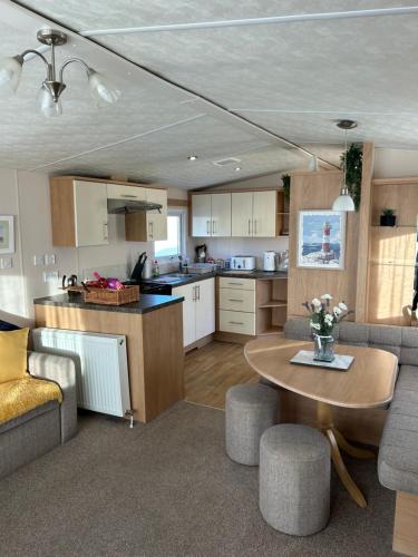 Phoenix caravan hire, Trecco bay