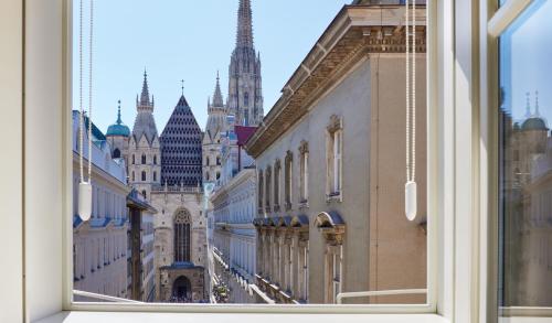 维也纳The Leo Grand的从窗户可欣赏到城市美景