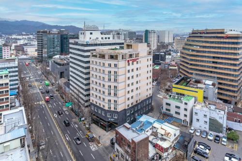 首尔The Prima Hotel Jongno的城市空中景观和建筑