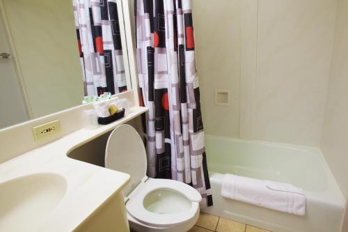 罗格斯大学客栈和会议中心酒店的一间浴室
