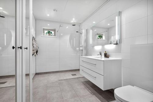 Moderne enebolig的一间浴室