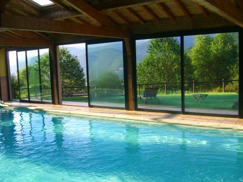 Le Bosc莱斯迈力酒店的山景游泳池