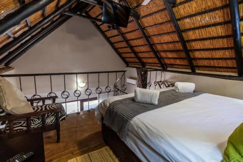 Ndumu River Lodge客房内的一张或多张床位