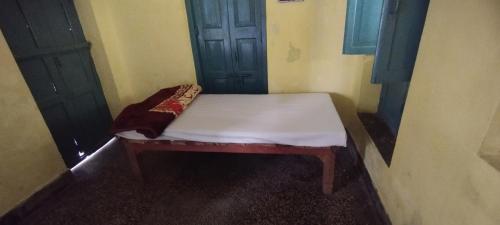 Sri Viswanatham Guest House客房内的一张或多张床位