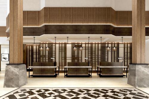 当格浪雅高酒店集团管理的班达拉国际酒店的大楼内带桌椅的用餐室
