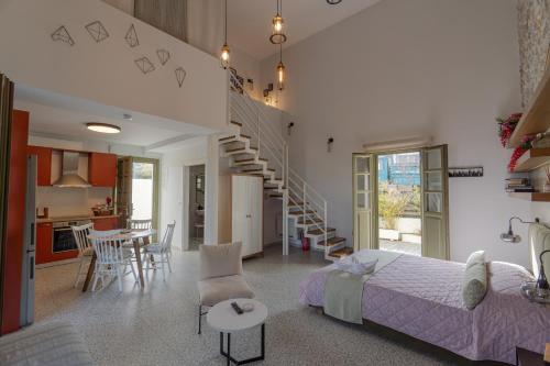Lagoúdi ZíaVilla Rosa - Luxury Villas with Panoramic Views的一间卧室和一间带床和楼梯的客厅
