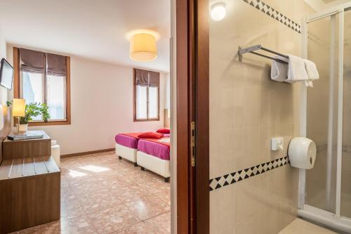 伊尔摩洛威尼斯酒店的一间浴室