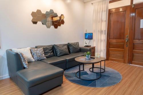 Strata Homestay- Luxurious 2- Storey Townhouse