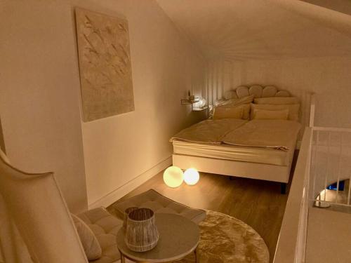 AMALFI HOME - Stylish apartment with terrace客房内的一张或多张床位