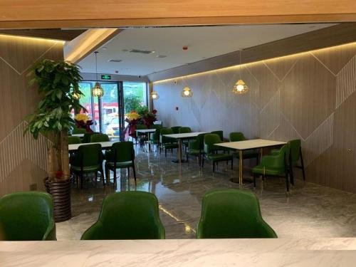 Starway Hotel Lanzhou Matan Lao Street餐厅或其他用餐的地方