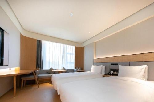 Ji Hotel Guiyang Guanshan Lake High-Tech Zone客房内的一张或多张床位
