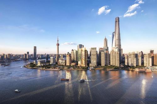 上海Hi Inn Shanghai Xujiahui Caobao Road的享有大城市的空中景观,拥有建筑