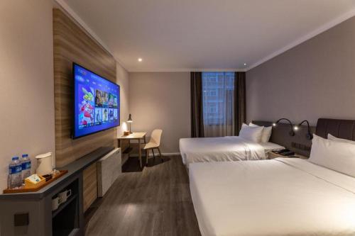 Hanting Premium Hotel Taizhou Wanda Plaza的电视和/或娱乐中心