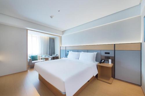 JI Hotel Dalian Qingniwa Commercial Street客房内的一张或多张床位