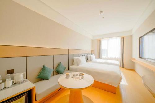 JI Hotel Changdu Happy Valley客房内的一张或多张床位