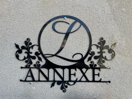 拉加尔德Auberge Sainte Marguerite的一种标志,上面有符号表示健忘症