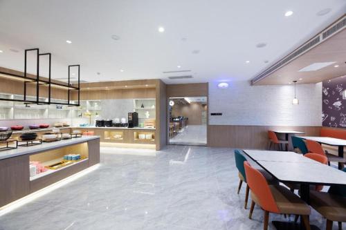 Hanting Hotel Shijiazhuang Zhengding Airport餐厅或其他用餐的地方