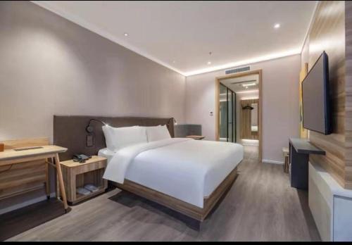 Hanting Hotel Jinan Gangxi Road Free Bonded Area客房内的一张或多张床位