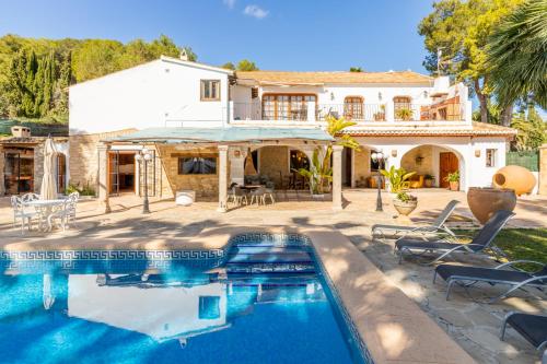 Book It Villa Moraira Caprice内部或周边的泳池