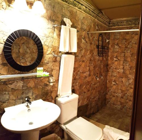 Antigua Inn Hotel的一间浴室