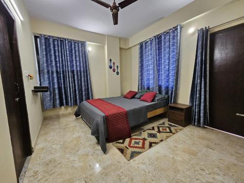 Chhitij Usha enclave客房内的一张或多张床位