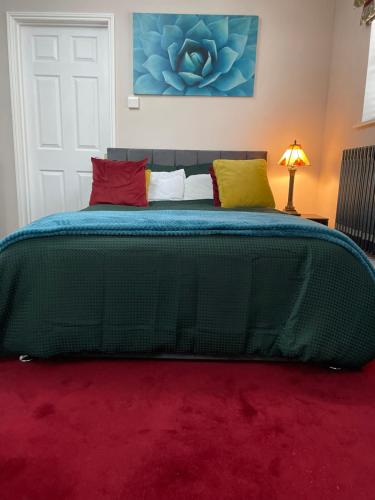 Luxurious and Elegant Homestay in Kent客房内的一张或多张床位
