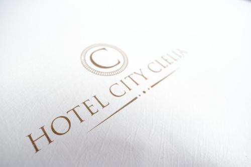 圣保罗Hotel city Clélia的白色的信封,上面写着酒店别致的字样