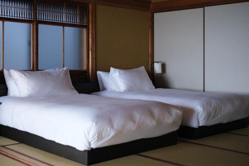 今津福田屋的两张睡床彼此相邻,位于一个房间里