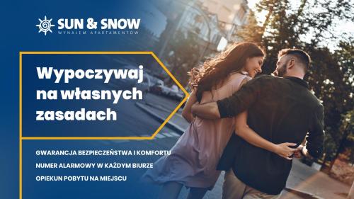 克拉科夫Apartamenty Sun & Snow Kraków Browar Lubicz的一张男女站在街上的海报