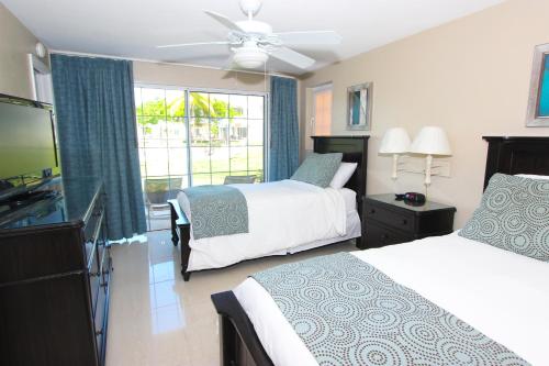 Ocean Reef Yacht Club & Resort客房内的一张或多张床位