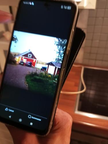 科特卡Espanja的手持手机的人,手持房子的照片