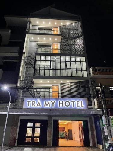 Ðức LongTRÀ MY HOTEL的一家标有读trna my hotel的标牌的酒店