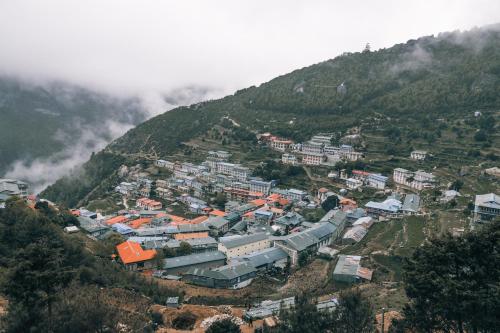 Mountain Lodges of Nepal - Namche鸟瞰图