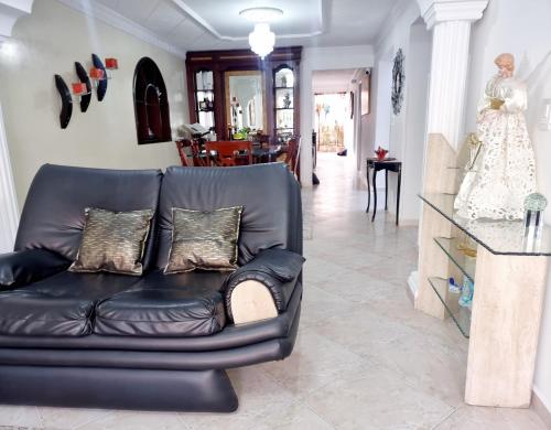 Hermosa casa en Bucaramanga大厅或接待区