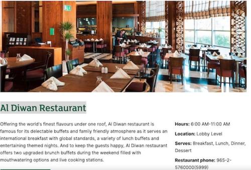 科威特Spice Hotel的一张带桌椅的餐厅的照片