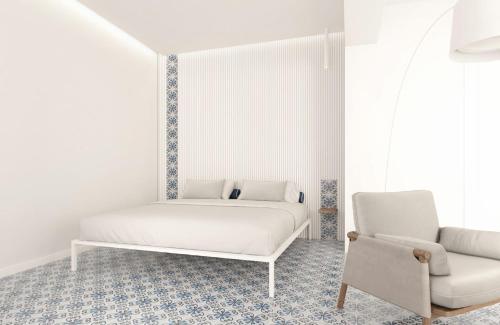 波西塔诺蒙特马雷酒店的白色卧室配有床和椅子
