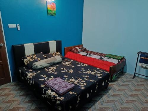 SR KAMPAR HOMESTAY客房内的一张或多张床位